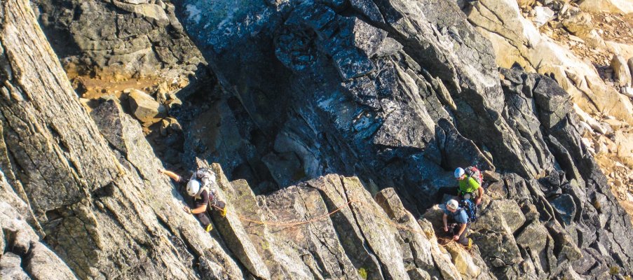 Climbing the SE Ridge of Sharkfin Tower